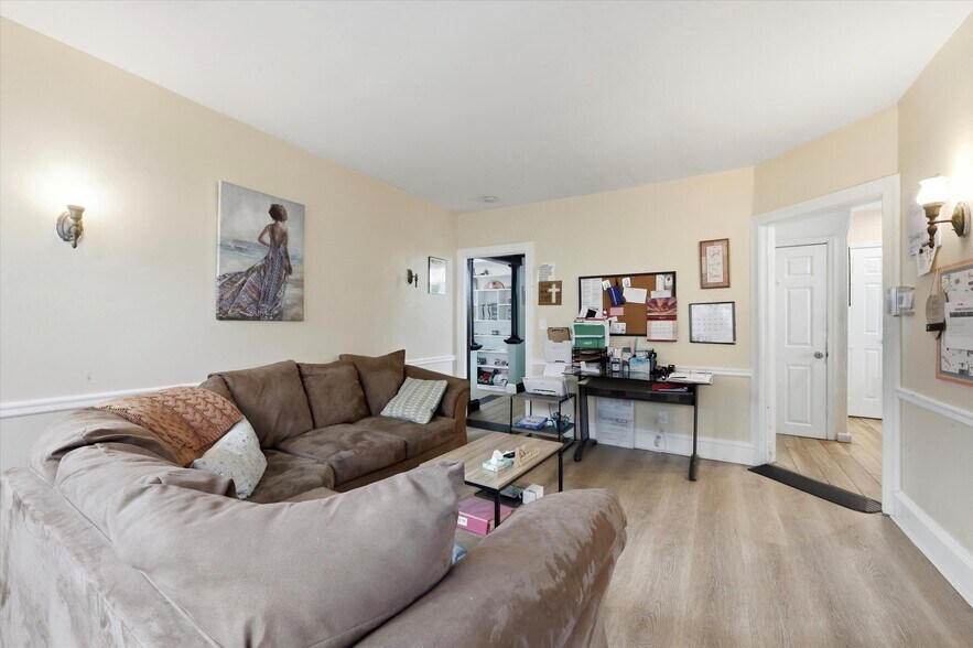 More Photos Of 24 W Stewart Ave, Lansdowne Specialty For Sale