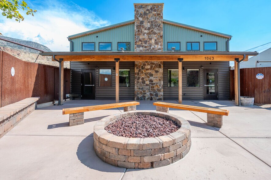 More Photos Of 1043 N River Rd, Palisade Freestanding For Sale