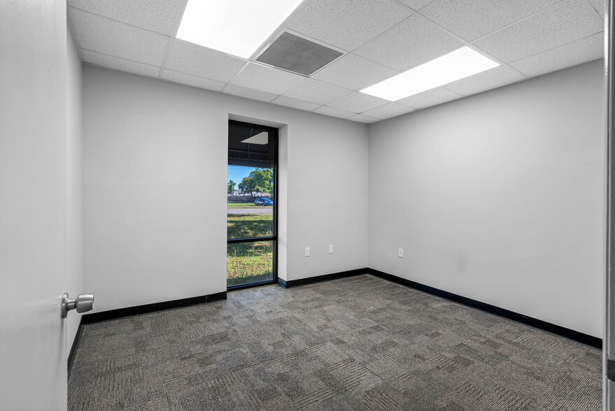 More Photos Of 4412 W Osborne Ave, Tampa Showroom For Sale