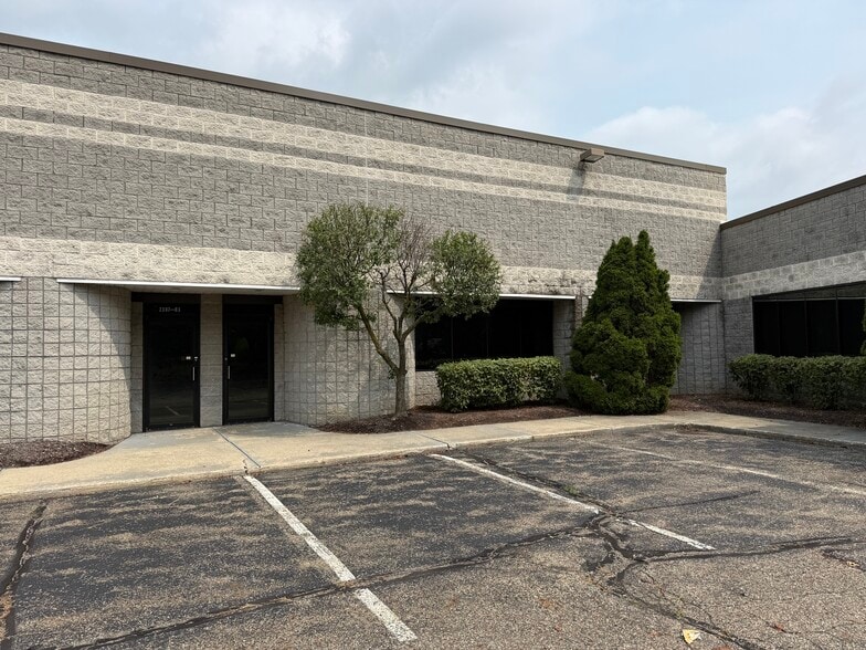More Photos Of 2307 E Aurora Rd, Twinsburg Flex For Lease
