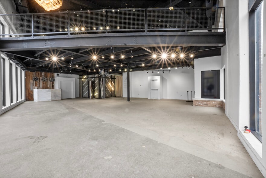More Photos Of 3000 Rue Saint-Antoine O, Montréal Storefront Retail Office For Lease