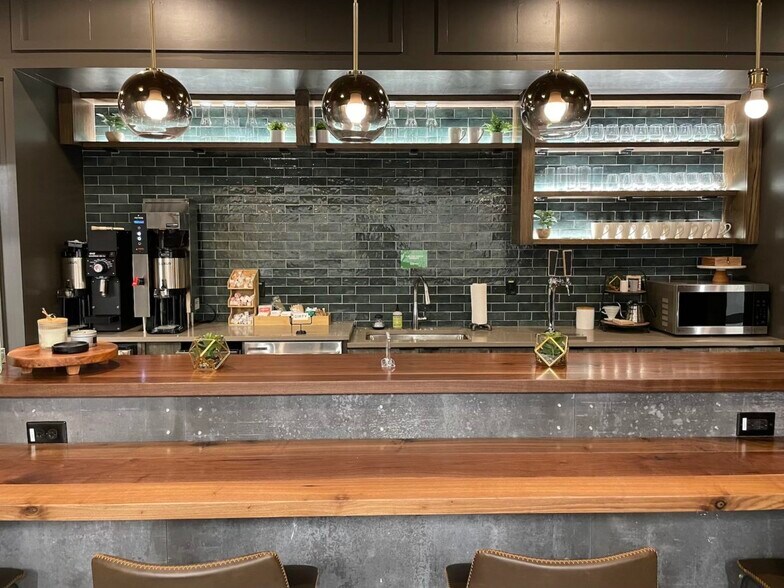 More Photos Of 49 W Maryland St, Indianapolis Coworking Space