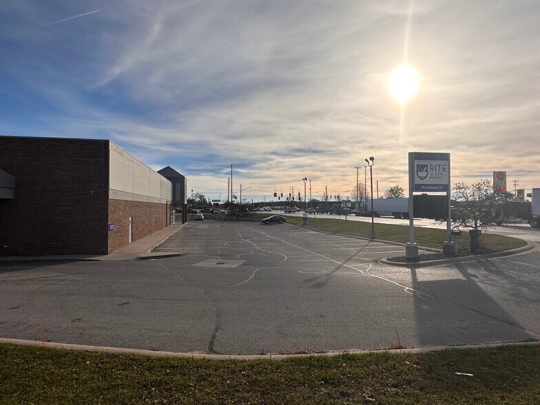 More Photos Of 939 Us Highway 31 S, Traverse City Drugstore For Sale