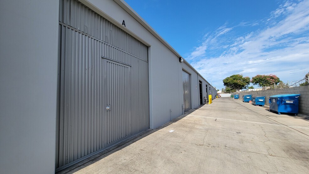 More Photos Of 2000 S Yale St, Santa Ana Warehouse For Lease