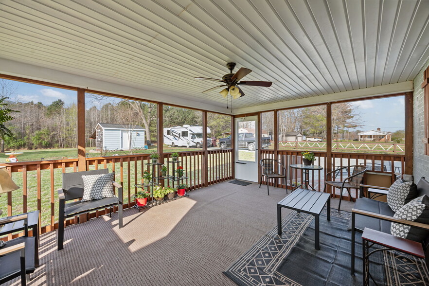 More Photos Of 10612 Durham Rd, Timberlake Flex For Sale