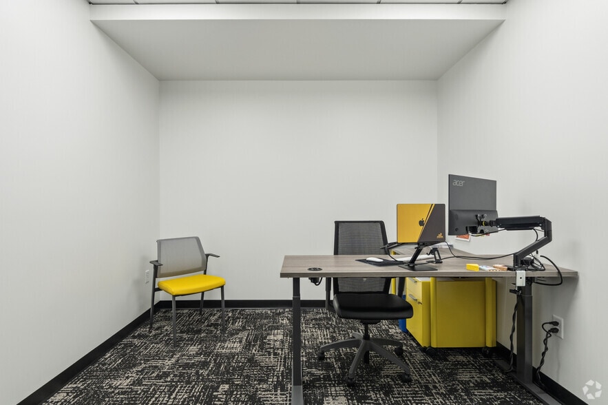 More Photos Of 3500 Packerland Dr, De Pere Office For Lease