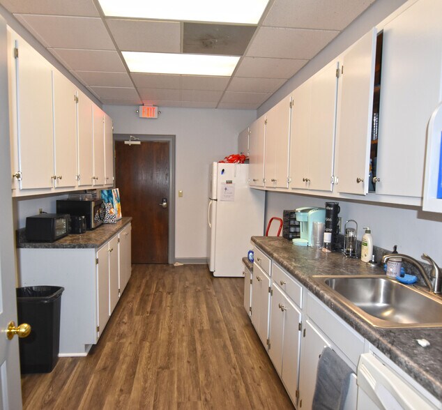 More Photos Of 2021 Richard Jones Rd, Nashville Office For Lease