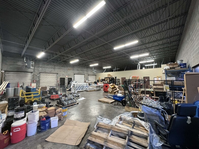 More Photos Of 1809 Associates Ln, Charlotte Light Distribution For Lease