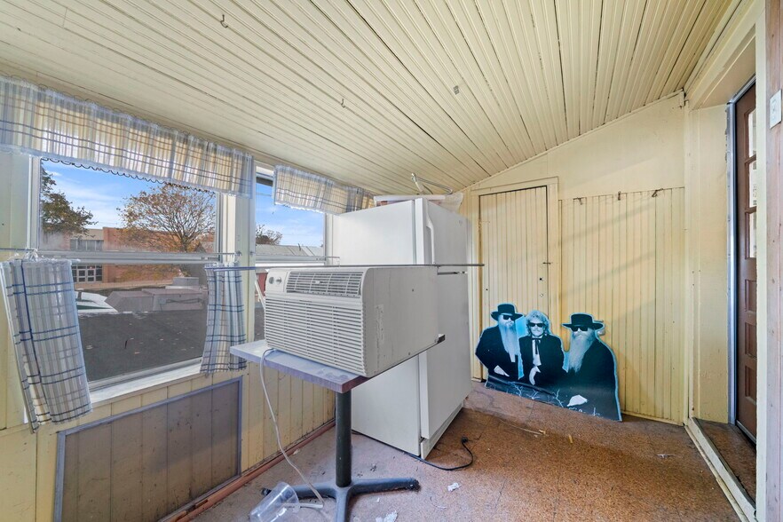 More Photos Of 208 N Walnut St, Stillman Valley General Retail For Sale