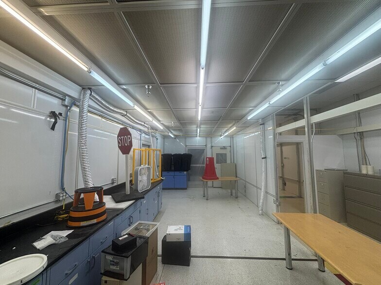 More Photos Of 1230 Bordeaux Dr, Sunnyvale Light Manufacturing For Lease