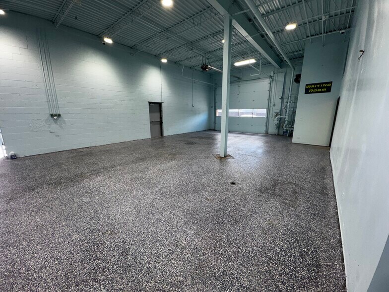 More Photos Of 1520 Hannah Ave, Forest Park Flex For Lease