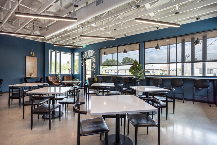 More Photos Of 211 N Weaver St, Gainesville Flex For Sale