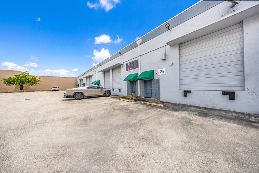 More Photos Of 7953-7967 NW 64th St, Miami Warehouse For Lease