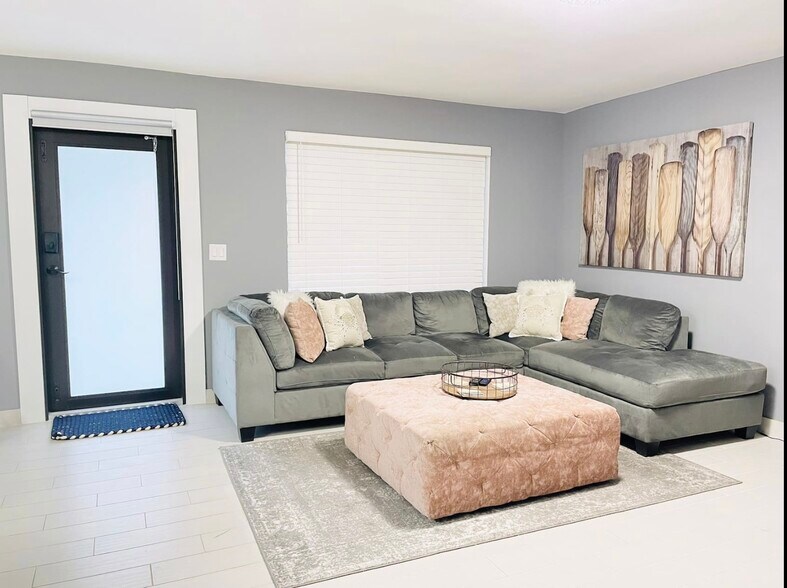 More Photos Of 2638 Lake Dr, Riviera Beach Apartments For Sale