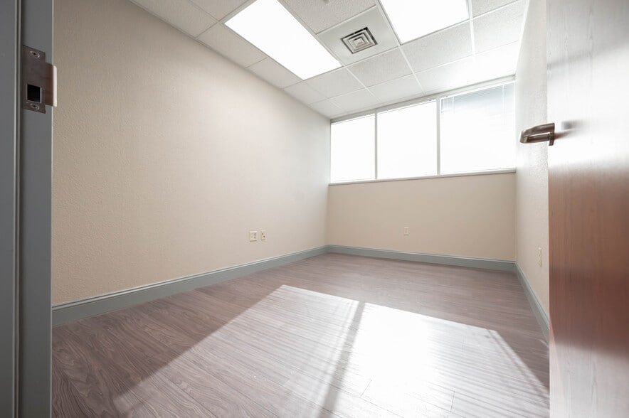 More Photos Of 7200 W Cathedral Rock Dr, Las Vegas Medical For Sale