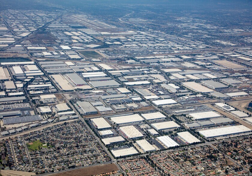 More Photos Of 11754 Cabernet Dr, Fontana Warehouse For Lease
