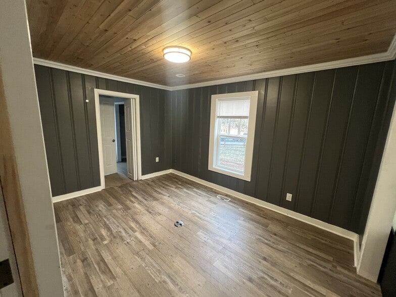 More Photos Of 7105 Highway 92, Woodstock Office For Sale