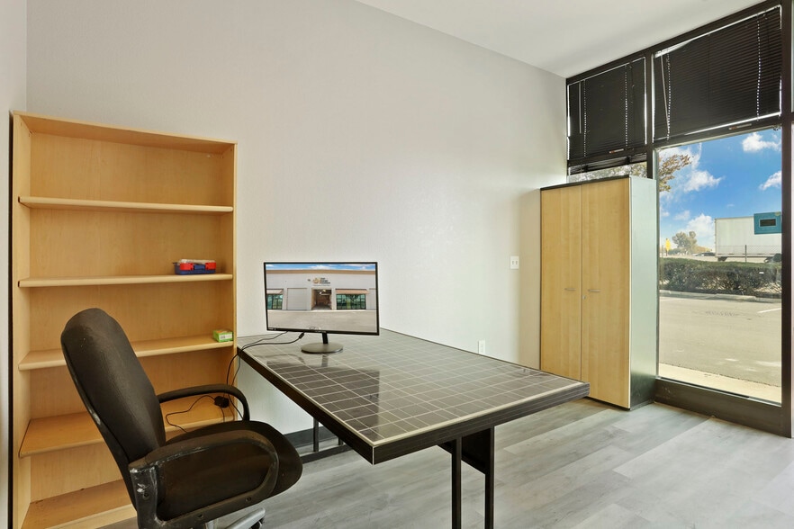 More Photos Of 600-626 Commerce Ct, Manteca Service For Sale