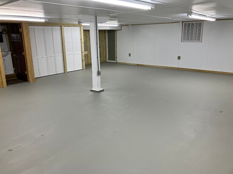 More Photos Of 157 N Main St, Bostic Office For Sale