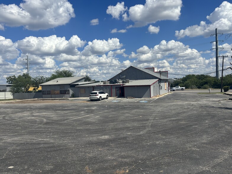 More Photos Of 13525 Wetmore Rd, San Antonio Restaurant For Lease