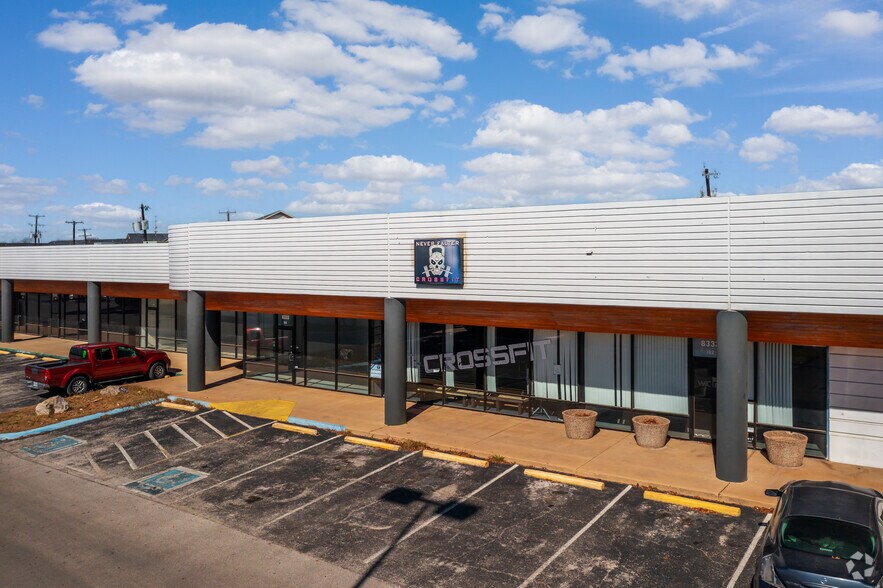 More Photos Of 8333-8373 Culebra Rd, San Antonio Storefront For Sale