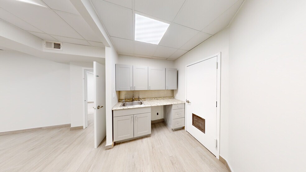 More Photos Of 3044 Coney Island Ave, Brooklyn Medical For Lease