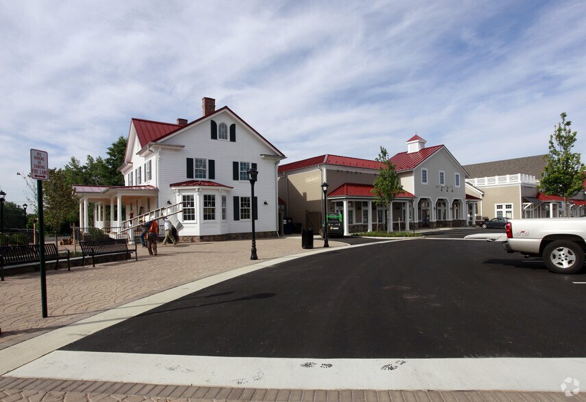 120130 Purcellville Gateway Dr, Purcellville, VA 20132 Retail For