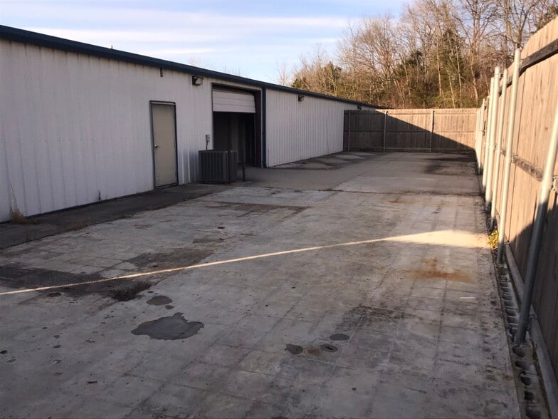 More Photos Of 750 W Main St, Hendersonville Storefront Retail Office For Lease