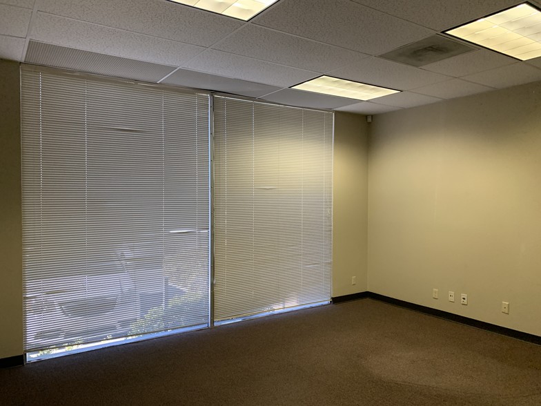 More Photos Of 444 Executive Center Blvd, El Paso Office For Lease
