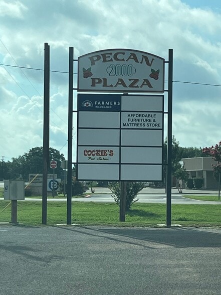 More Photos Of 2000 W San Antonio St, Lockhart Unknown For Lease