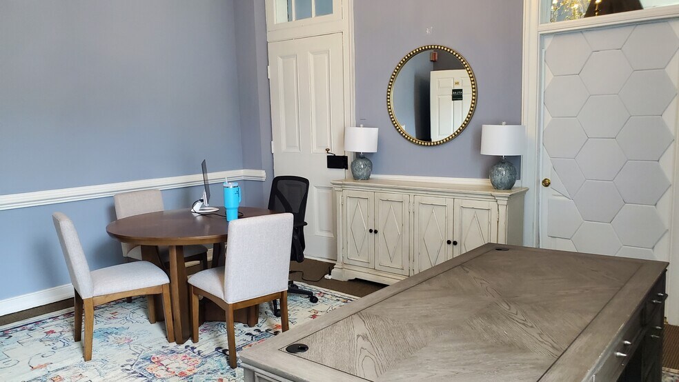 More Photos Of 19 E Market St, Leesburg Office For Lease