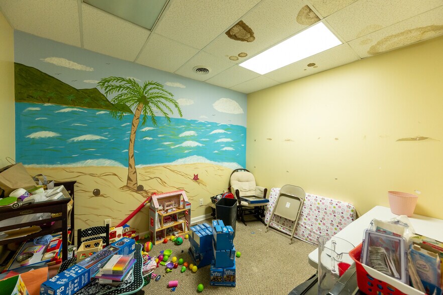 More Photos Of 20310 Main St E, Huntingdon Storefront For Sale