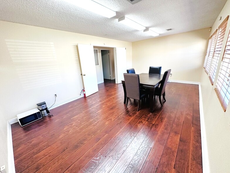 More Photos Of 722 E Wheatland Rd, Duncanville Office For Sale