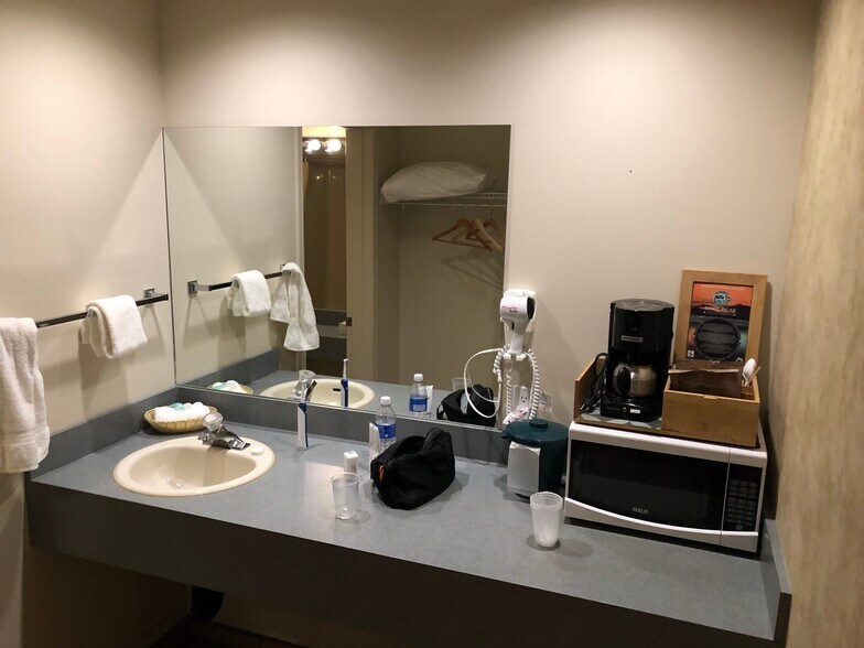 More Photos Of 1414 Cariboo Hwy, Clinton Hotel For Sale