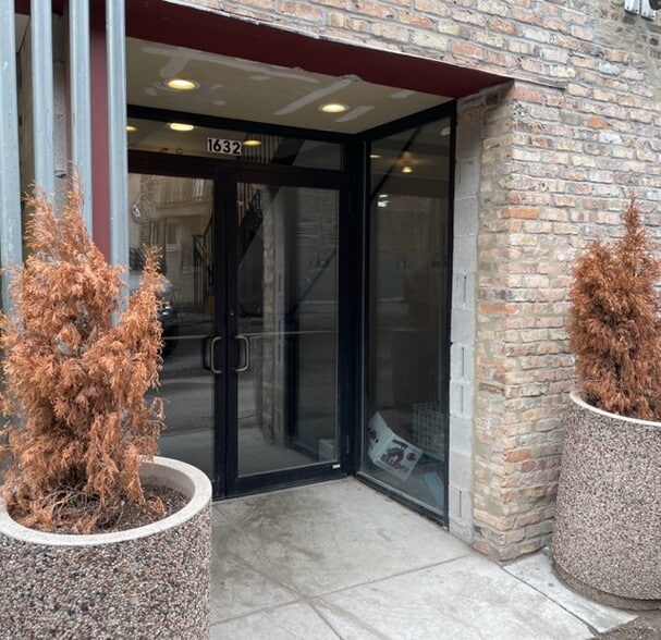 More Photos Of 1630-1632 N Milwaukee Ave, Chicago Storefront Retail Office For Lease