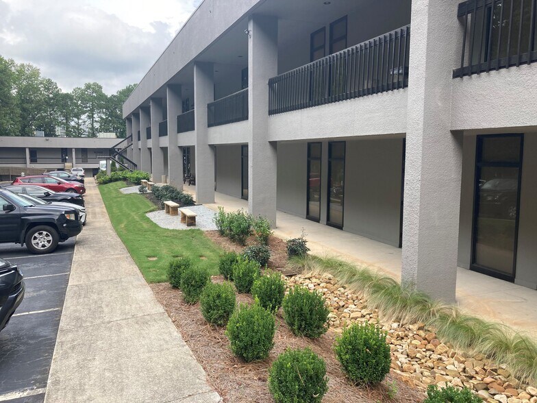 5825 Glenridge Dr NE, Sandy Springs, GA 30328 For Lease