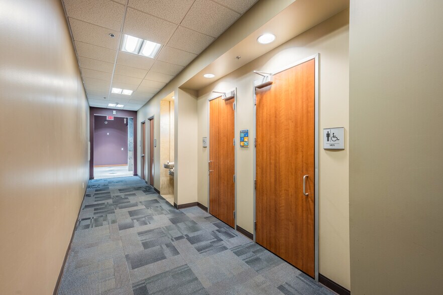 More Photos Of 5555 Northwest Pky, San Antonio Office For Lease