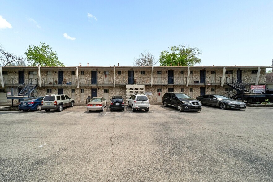 More Photos Of 2115 Goodrich Ave, Austin Apartments For Sale