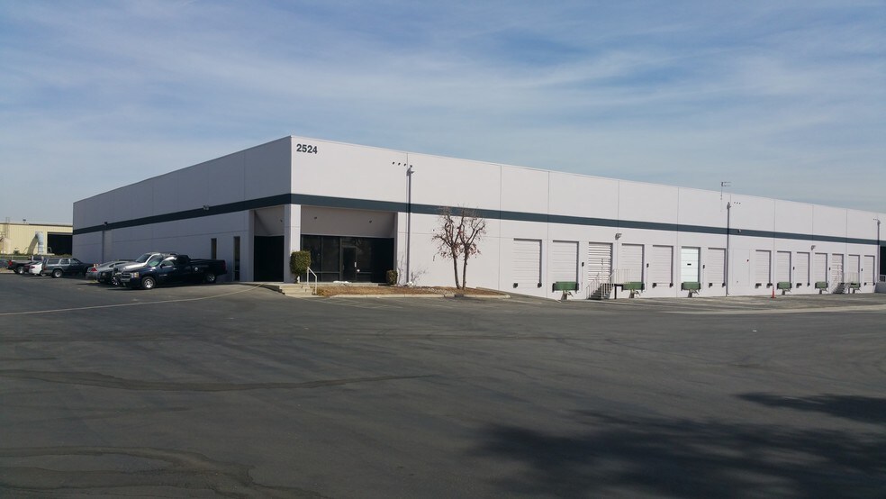 More Photos Of 2524-2540 Pegasus Dr, Bakersfield Warehouse For Lease