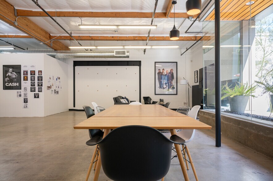 More Photos Of 435-441 E 4th St, Long Beach Storefront Retail Office For Lease