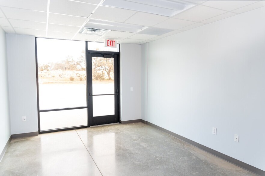 More Photos Of 1900 S Cranes Mill Rd, New Braunfels Unknown For Lease