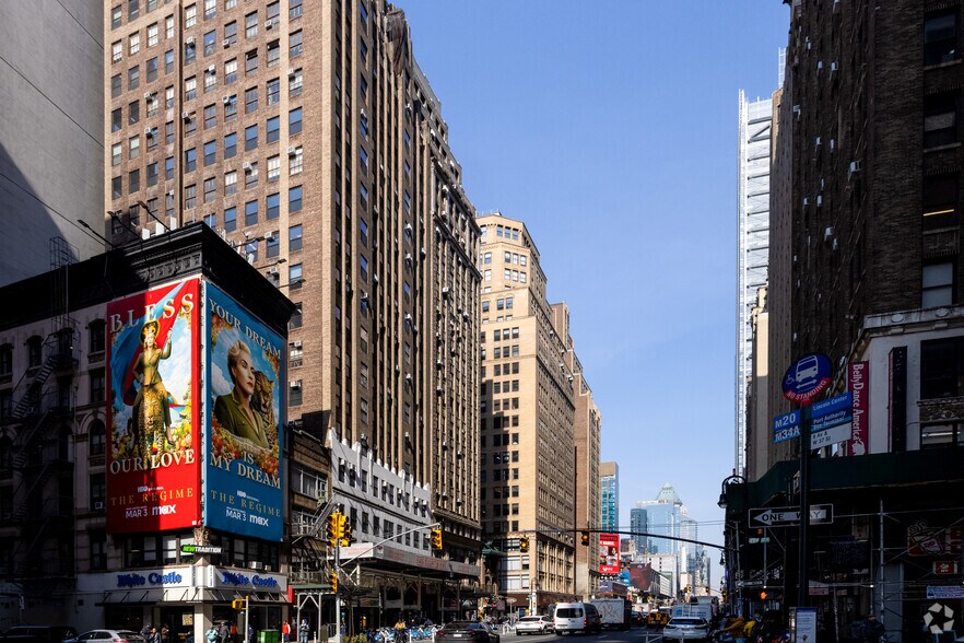 More Photos Of 555 Eighth Ave, New York Loft Creative Space For Lease