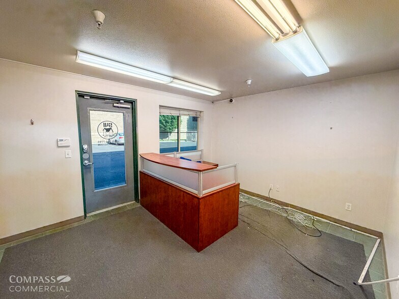 More Photos Of 20720 High Desert Ln, Bend Warehouse For Lease