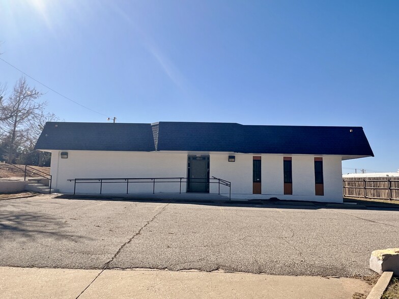 Primary Photo Of 5235 N Lincoln Blvd, Oklahoma City Warehouse For Sale