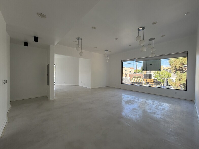 More Photos Of 12080 Ventura Pl, Studio City General Retail For Lease