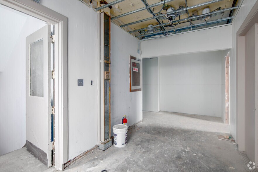 More Photos Of 931 Noble St, Anniston Office For Sale