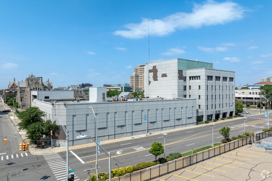 More Photos Of 110 E Warren Ave, Detroit Medical For Lease