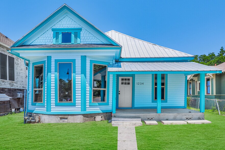 More Photos Of 1234 S Saint Marys St, San Antonio Storefront Retail Office For Sale