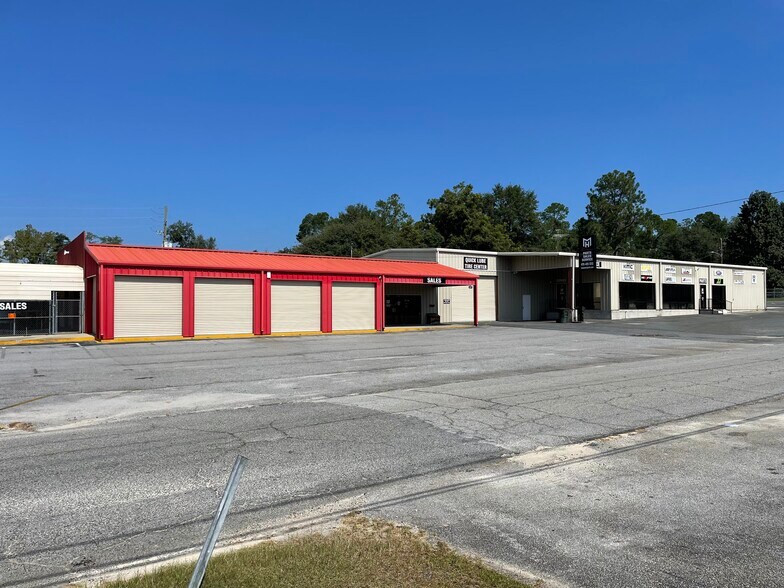 Primary Photo Of 433 S Main St, Swainsboro Showroom For Sale