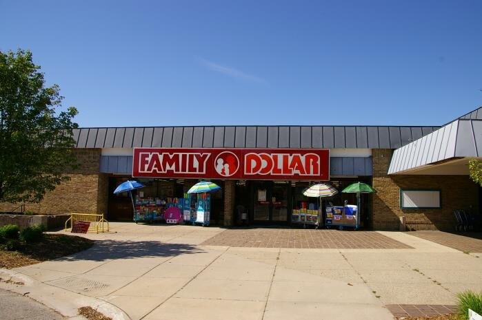 More Photos Of 250-600 Covered Vlg, Belding Storefront For Lease